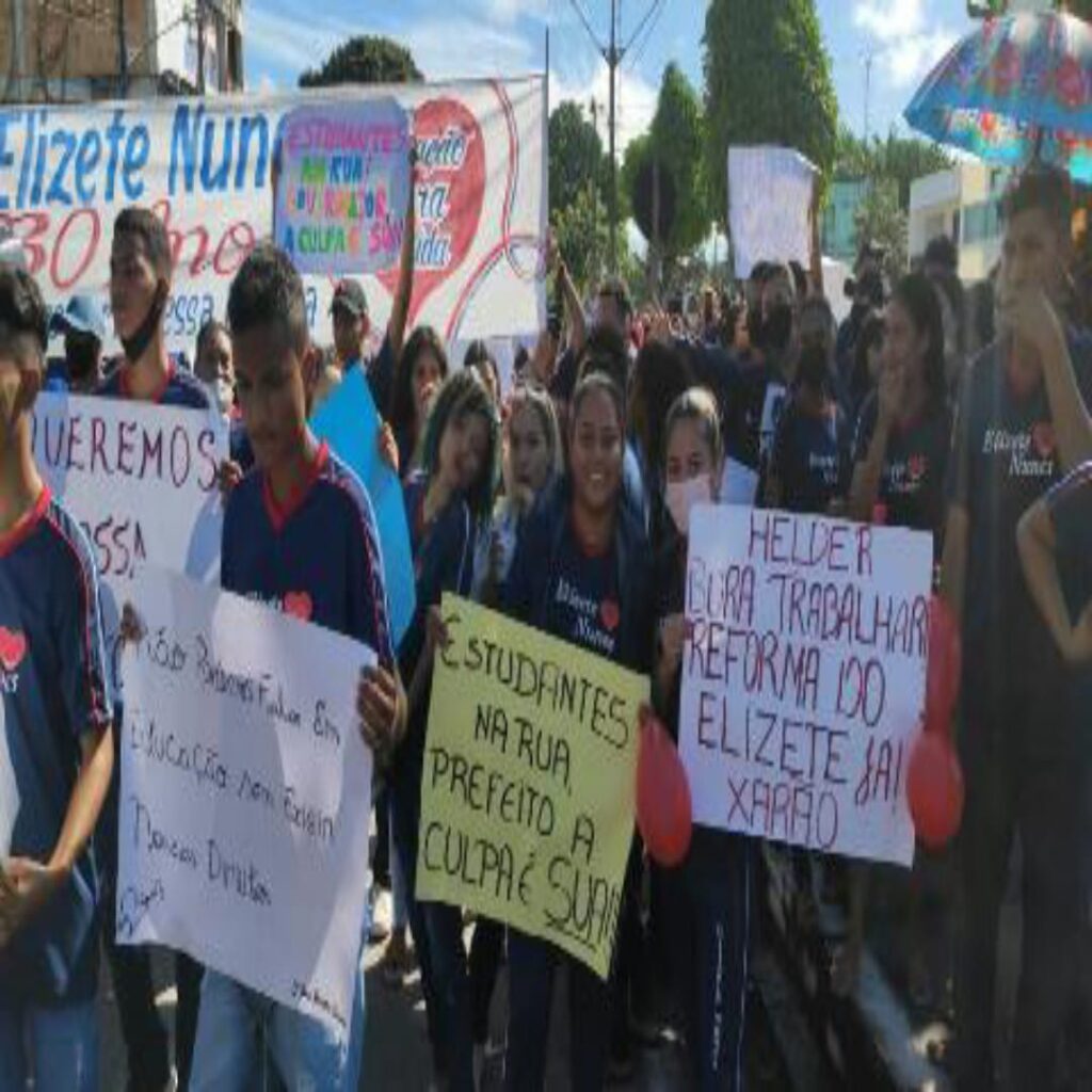 Comunidade Escolar de Breves protesta contra Governo do Estado